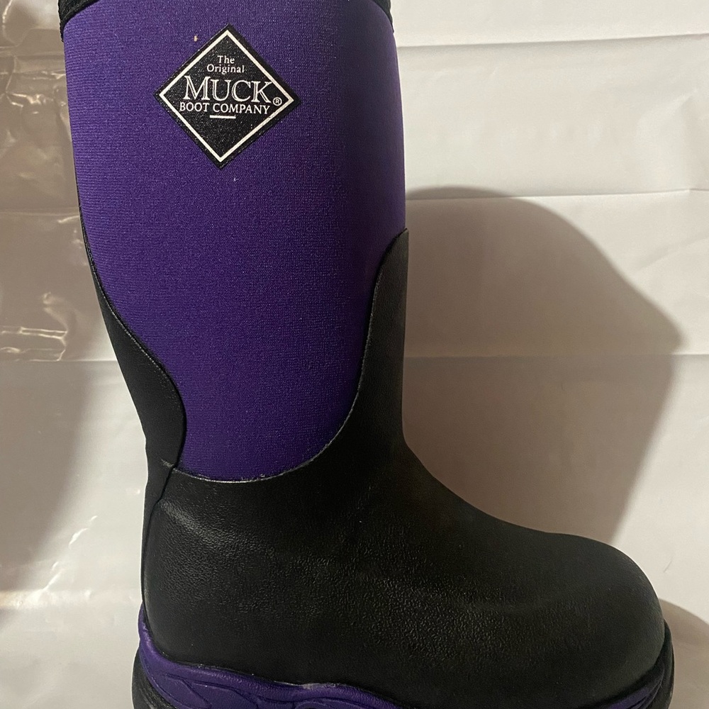 Girls Rugged Muck Boots size 9